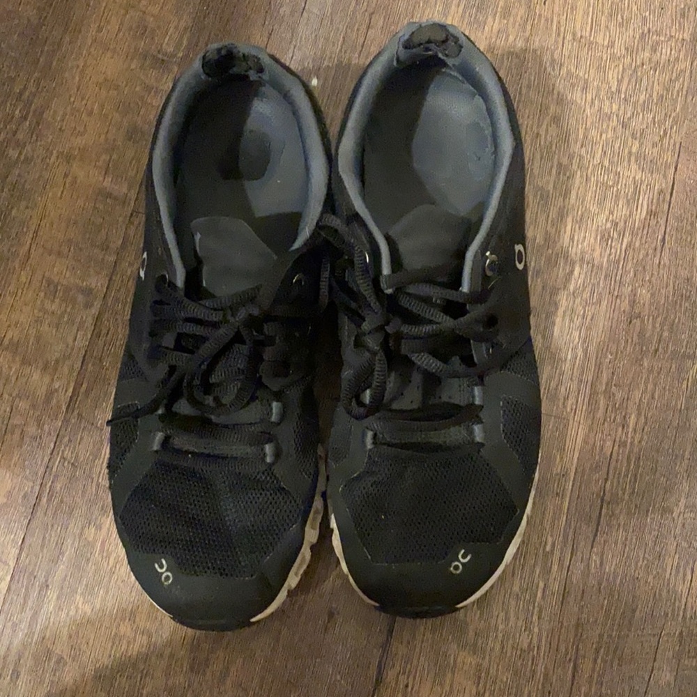 ON Cloud black shoes